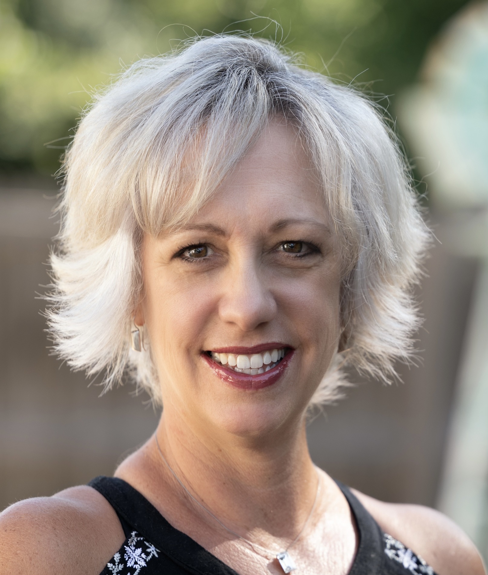 Jena Taylor, resilience strategist, traumatic brain injury survivor, speaker, and founder of Resilience Brilliance, helping people build resilience and overcome burnout.